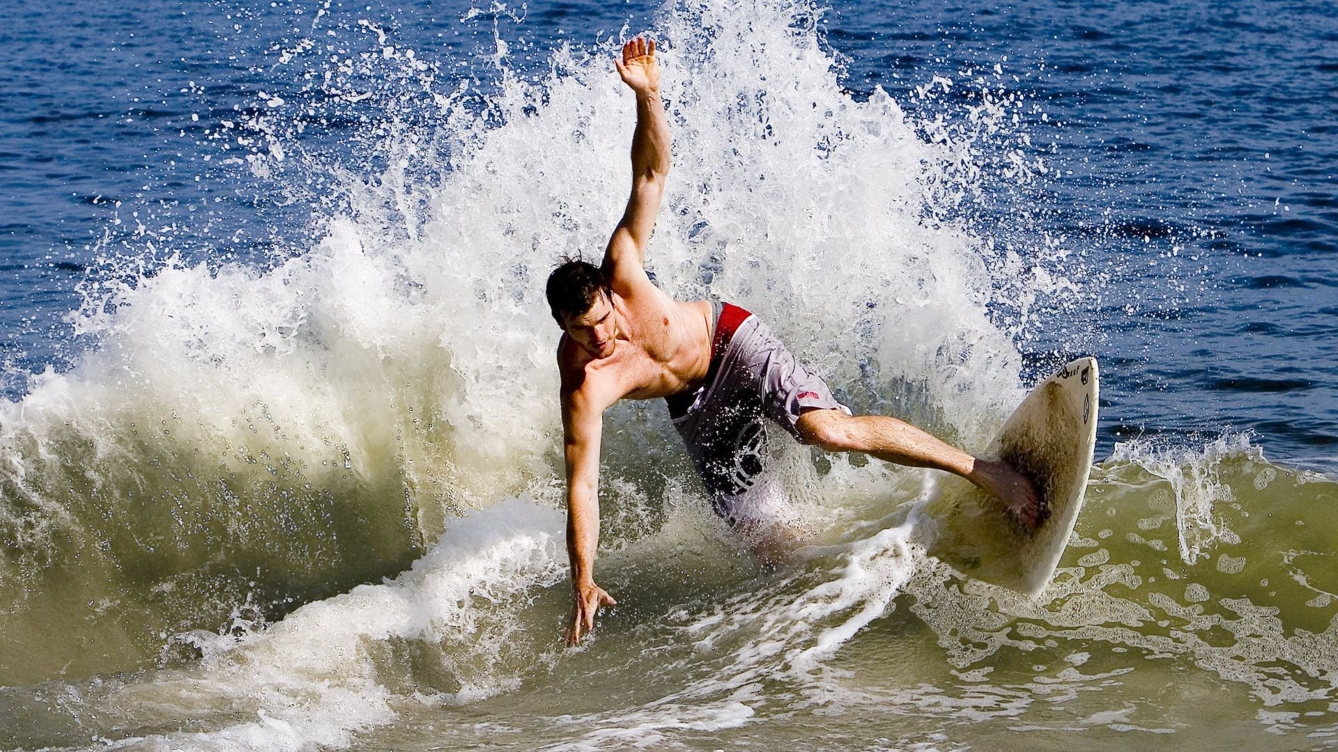 爱爱游戏-_没想到！意外受伤让世界第一错失冠军_，失误得冠军