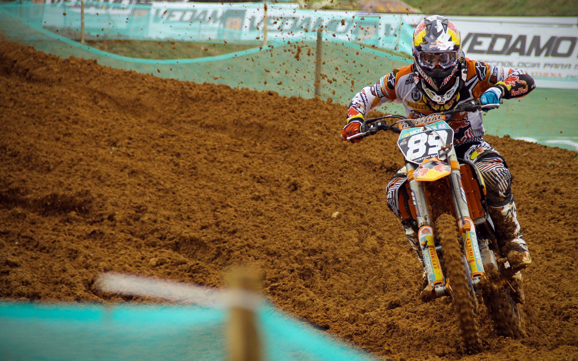 AYX官网-球场冲突:暴力事件背后的原因分析,足球场暴力冲突